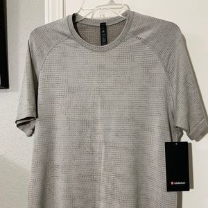 (NEW) Mens Lululemon Athletic Top (M) -NWT